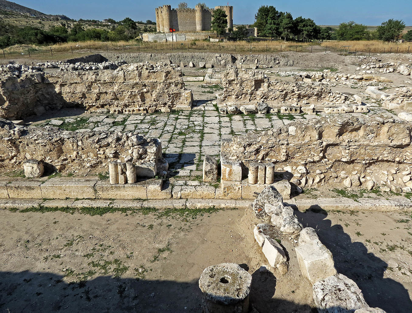 Tigranakert, Shahbulag, Surenavan (Тигранакерт, Шахбулаг, Суренаван | Artsakhi Tigranakert, Şahbulaq qalası, Սուրենավան )